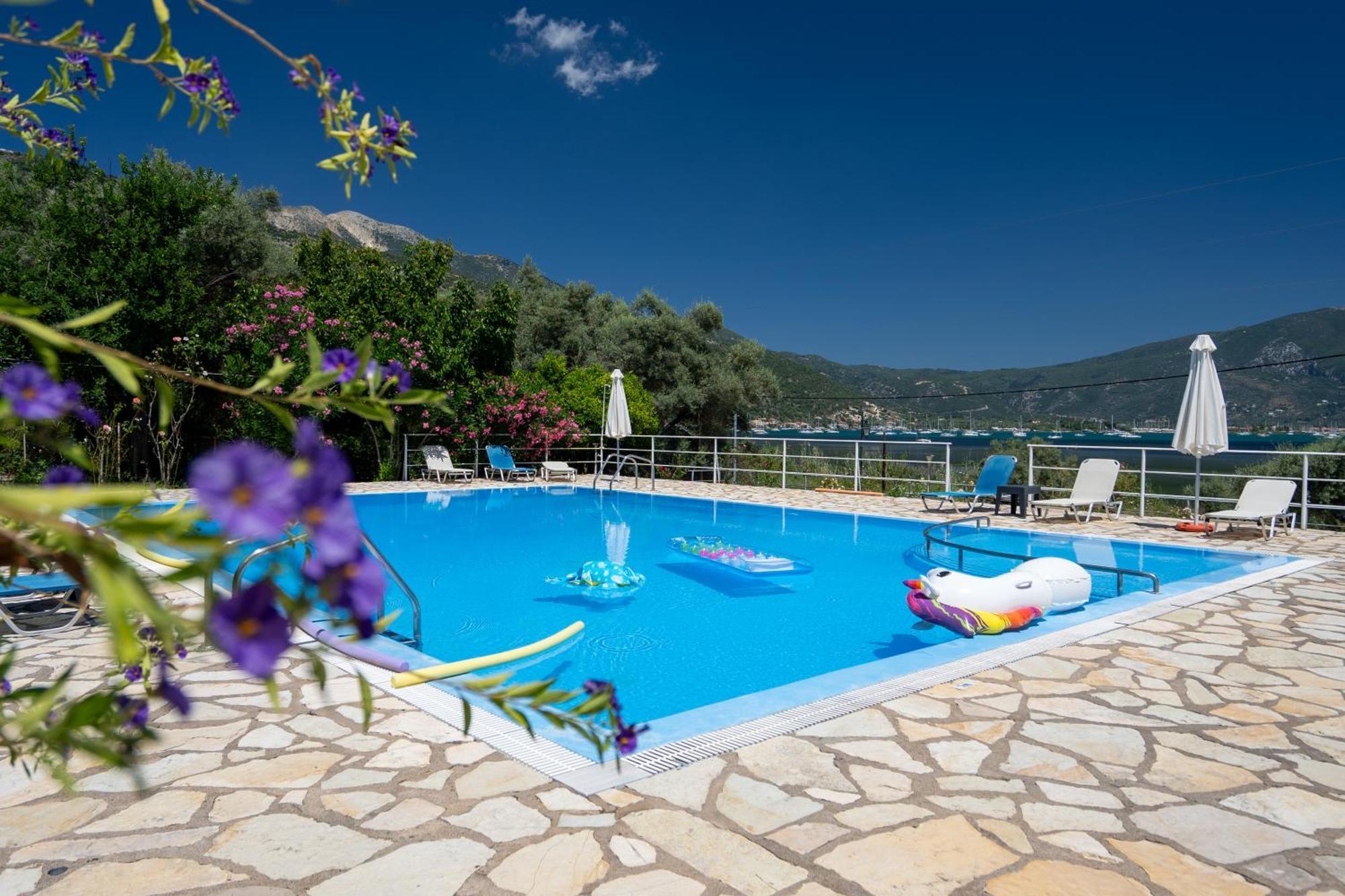 Yénion Vliho Bay Suites & Apartments מראה חיצוני תמונה
