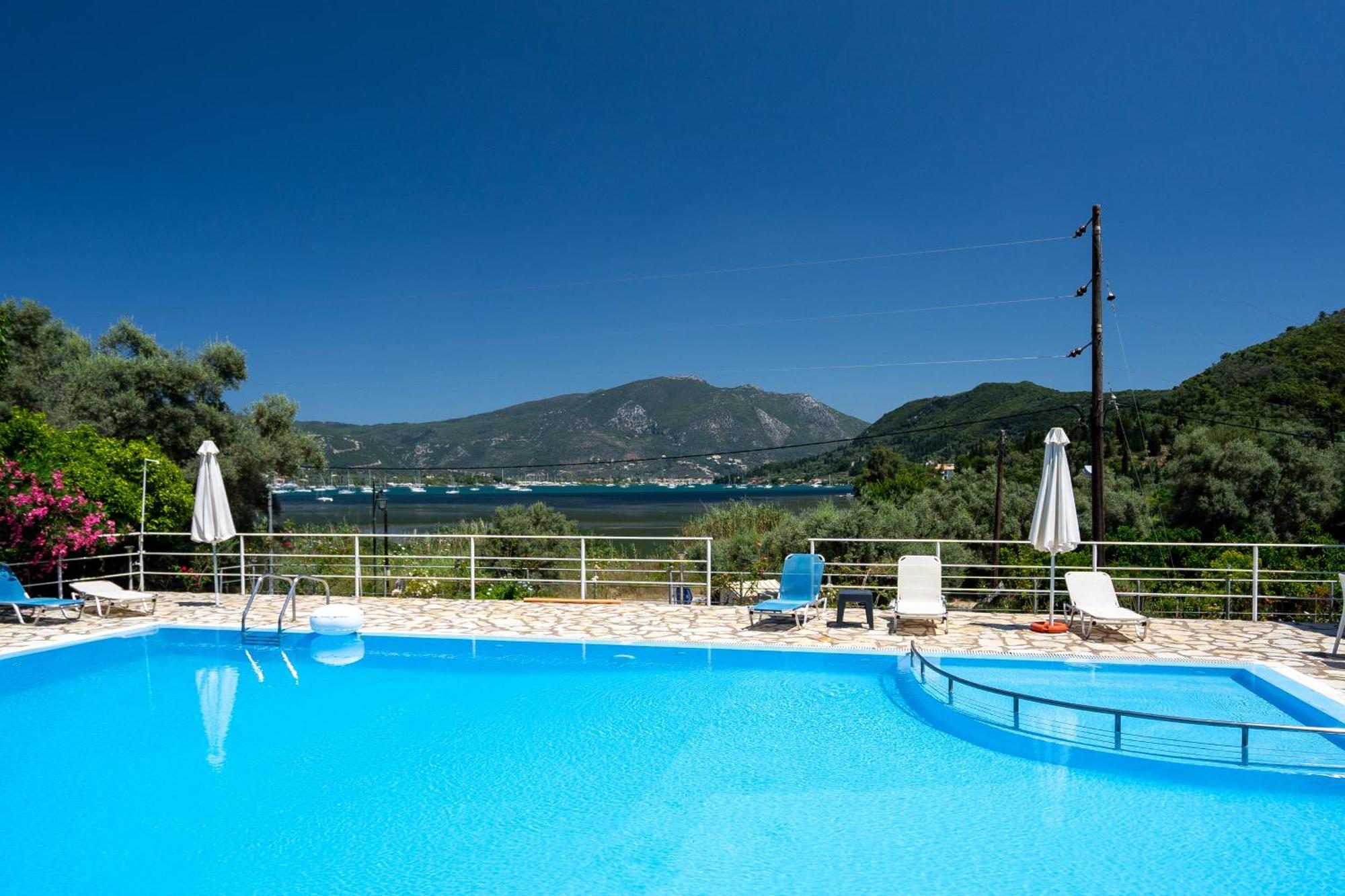 Yénion Vliho Bay Suites & Apartments מראה חיצוני תמונה