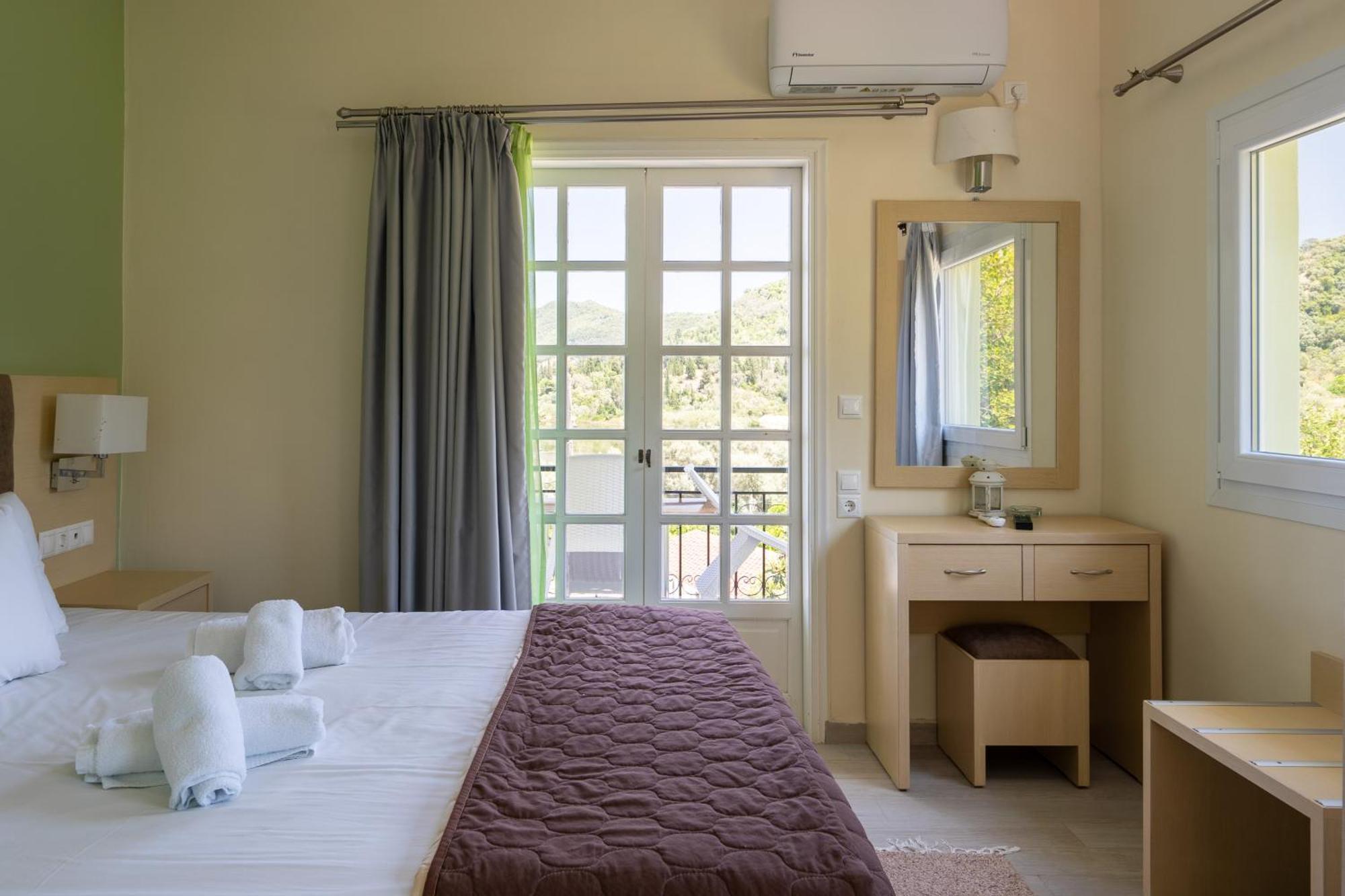Yénion Vliho Bay Suites & Apartments מראה חיצוני תמונה