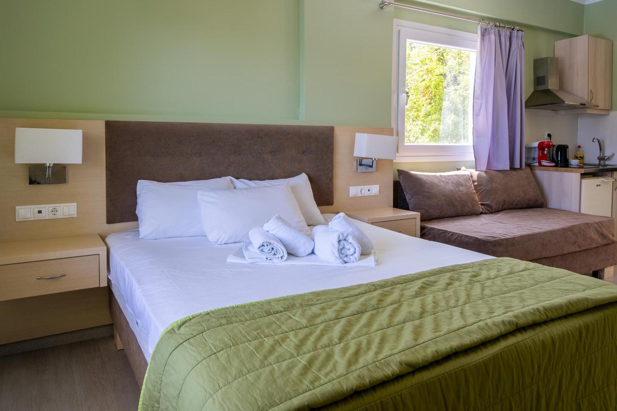 Yénion Vliho Bay Suites & Apartments מראה חיצוני תמונה