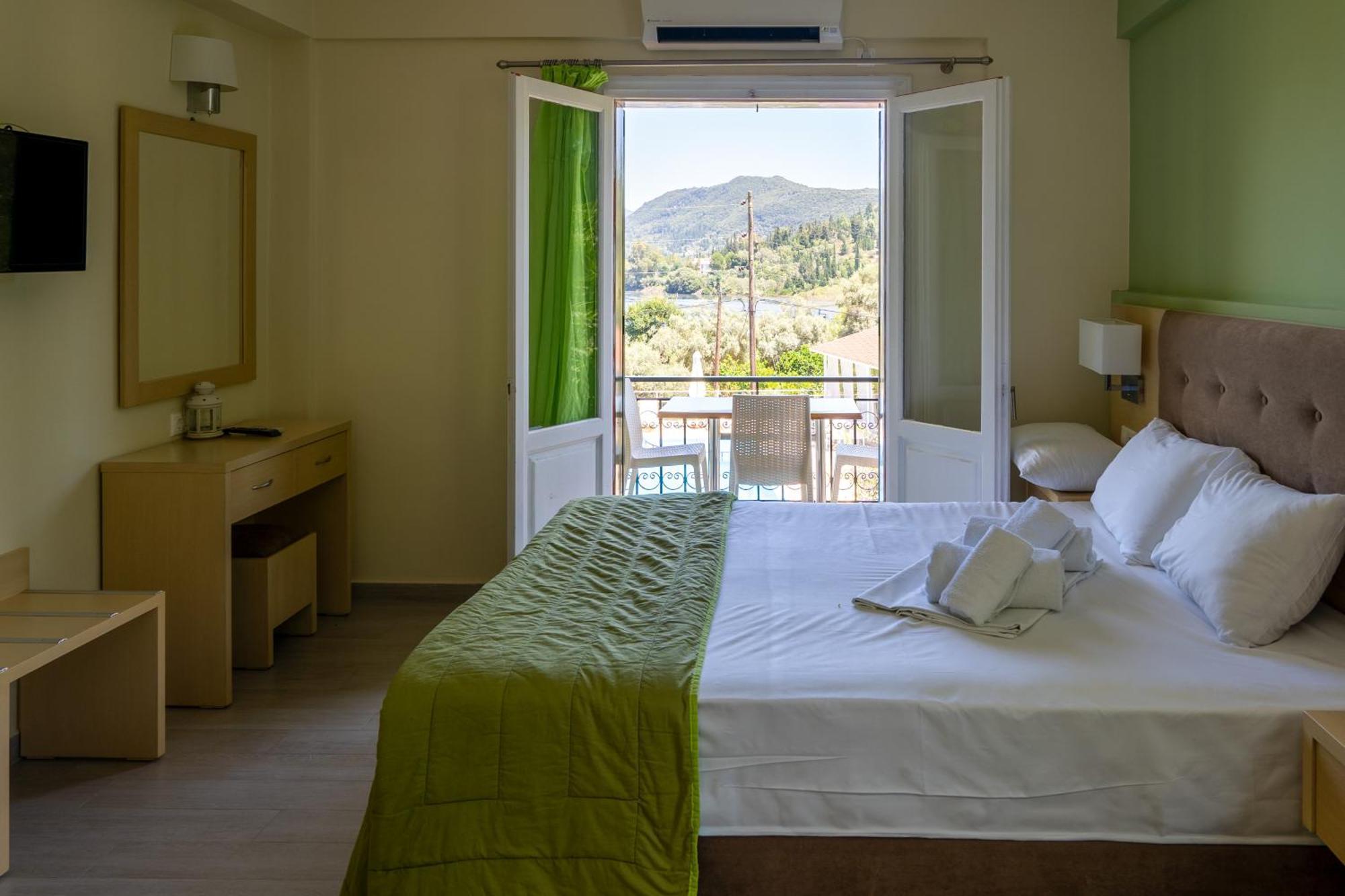 Yénion Vliho Bay Suites & Apartments מראה חיצוני תמונה